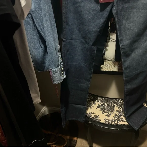 Maternity - 7 For All Mankind  - A Pea in the Pod - The Over the Bump. - Picture 4 of 9